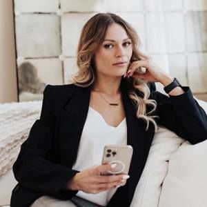 Meet your Posher, Yana